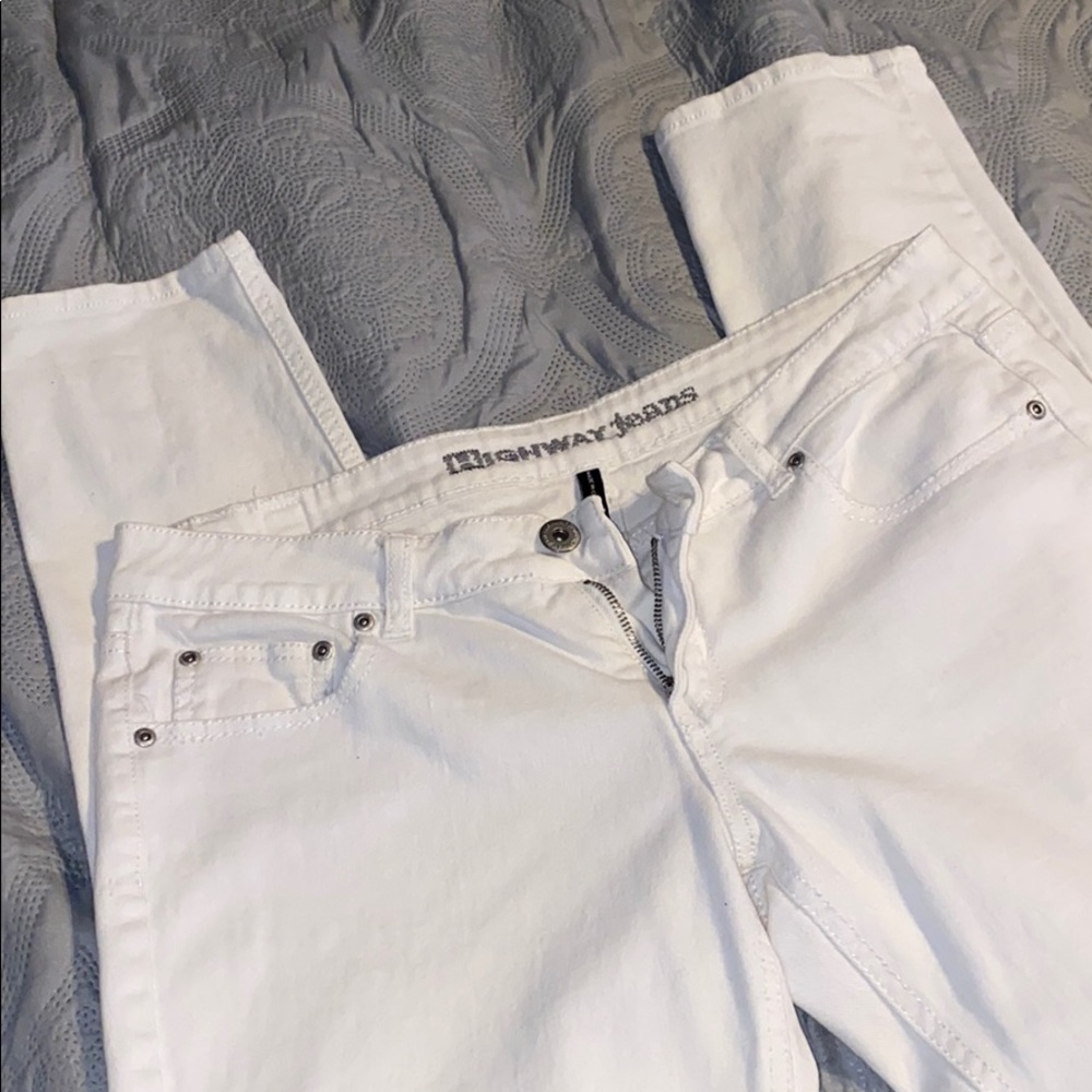 White crop jeans